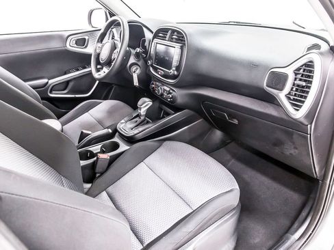 Used 2023 Kia Soul LX FWD image 32