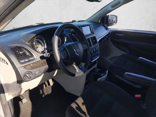 Used 2018 Dodge Grand Caravan SE w/ UConnect Hands-Free Group FWD image 10