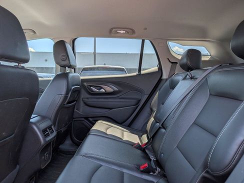 Used 2024 GMC Terrain SLT w/ LPO, Floor Liner Package AWD/4WD image 9