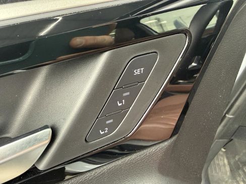 Used 2025 Mitsubishi Outlander SEL image 11