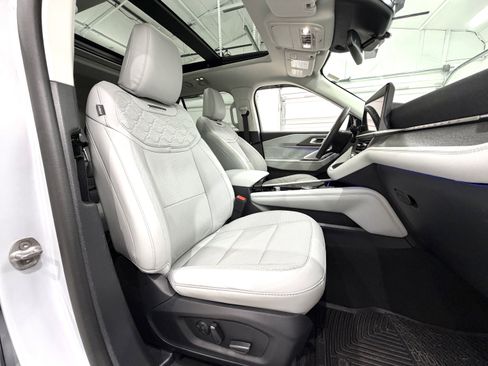 Used 2025 Ford Explorer Platinum w/ Ultimate Package image 26