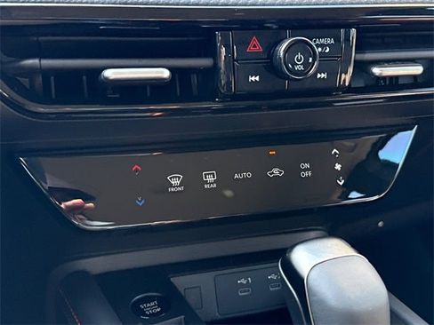 New 2026 Nissan Kicks SR image 23