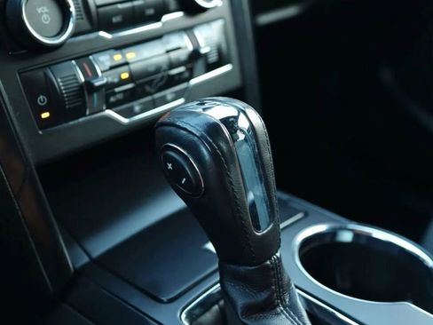 Used 2018 Ford Explorer XLT w/ Equipment Group 201A FWD image 26