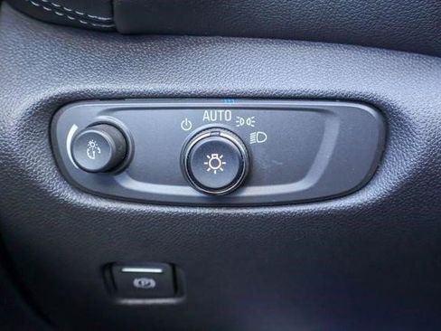Certified 2025 Chevrolet Blazer LT FWD image 19