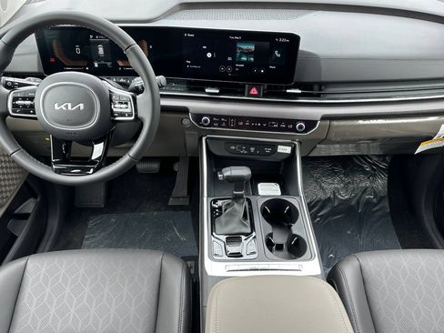 New 2026 Kia Carnival EX FWD image 13