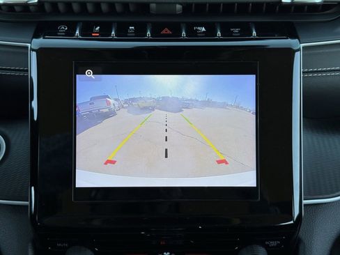 Used 2023 Jeep Grand Cherokee L Laredo image 18