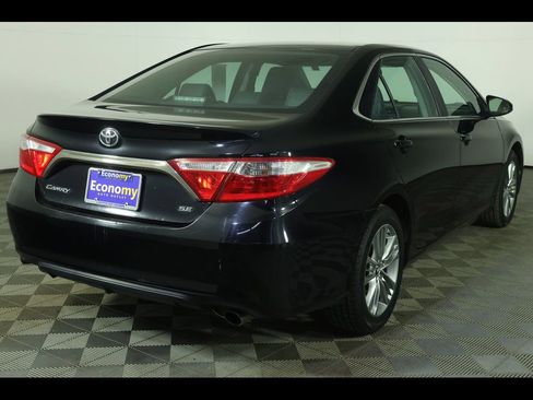 Used 2015 Toyota Camry SE image 8
