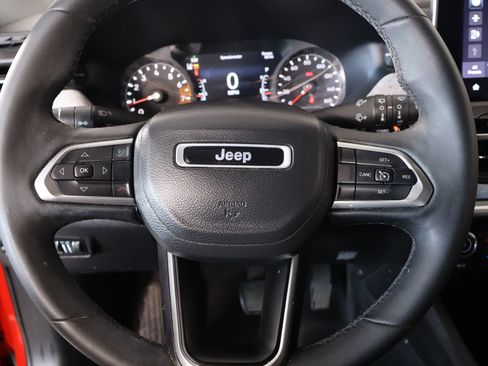Used 2023 Jeep Compass Latitude w/ Convenience Group AWD/4WD image 3