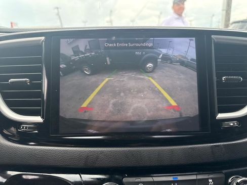 Used 2022 Chrysler Pacifica Touring-L FWD image 25