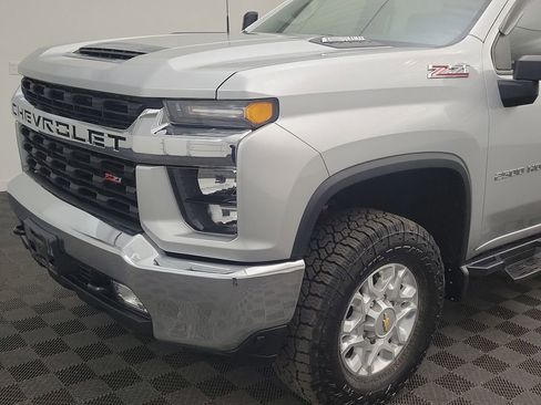Used 2021 Chevrolet Silverado 2500 LT w/ Convenience Package image 18