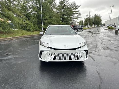 Used 2025 Toyota Camry Hybrid FWD image 7