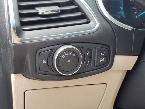 Used 2019 Ford Edge Titanium image 19