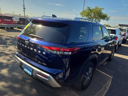Used 2025 Nissan Pathfinder SL AWD/4WD image 5