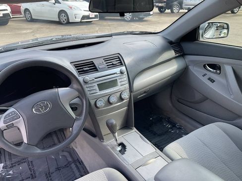 Used 2010 Toyota Camry LE FWD image 14