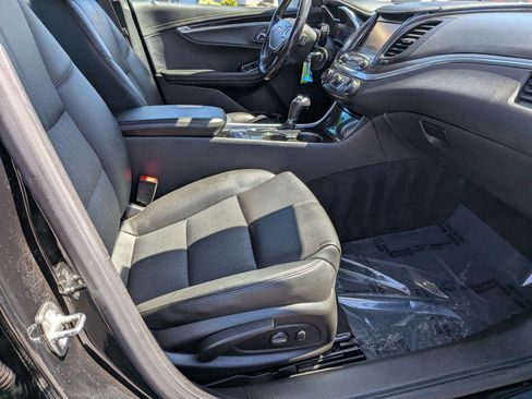 Used 2017 Chevrolet Impala LT FWD image 28