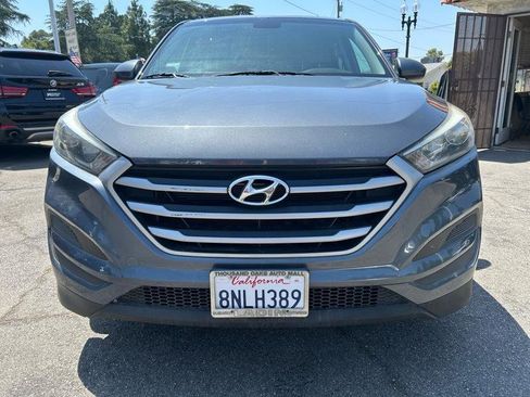 Used 2017 Hyundai Tucson SE FWD image 2