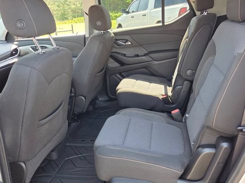 Used 2021 Chevrolet Traverse LT FWD image 7