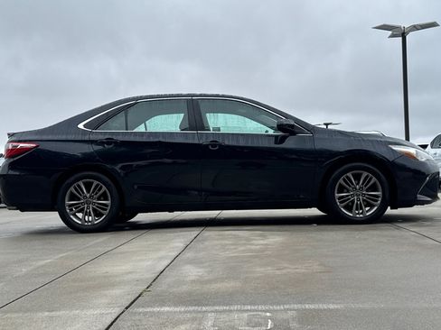 Used 2015 Toyota Camry SE FWD image 7