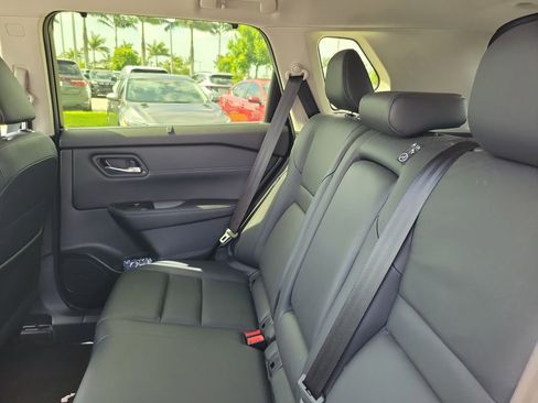 Used 2024 Nissan Rogue SL w/ SL Premium Package FWD image 11