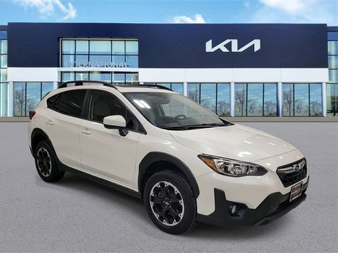 Used 2023 Subaru Crosstrek 2.0i Premium image 2