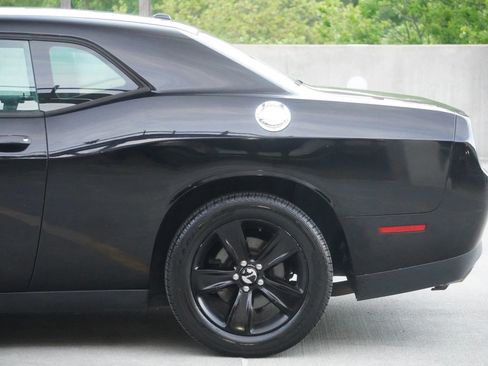 Used 2017 Dodge Challenger SXT RWD image 33