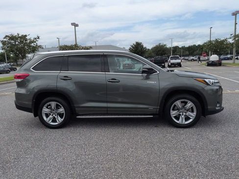 Used 2017 Toyota Highlander Limited AWD/4WD image 3