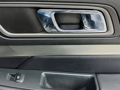 Used 2019 Ford Explorer XLT image 54