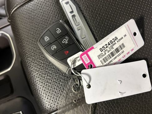 Used 2024 GMC Sierra 2500 Denali w/ Denali Reserve Package image 22