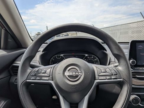 Used 2025 Nissan Altima 2.5 SV FWD image 21