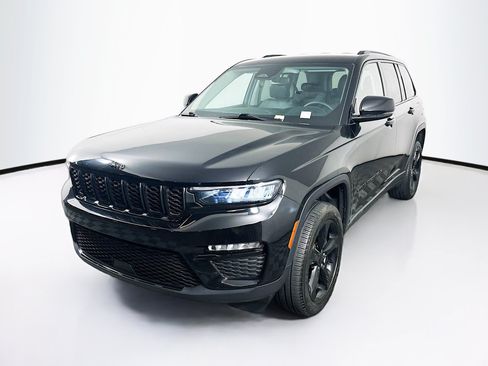 Used 2023 Jeep Grand Cherokee Limited w/ Black Appearance Package AWD/4WD image 3