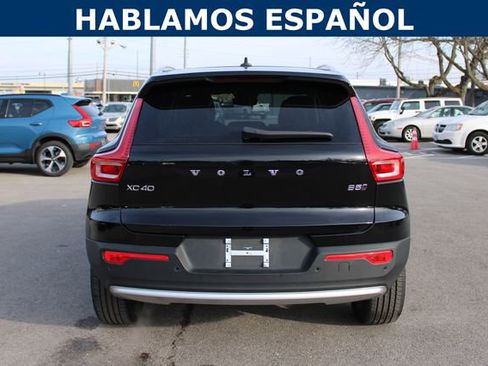 Used 2025 Volvo XC40 B5 Plus AWD/4WD image 4