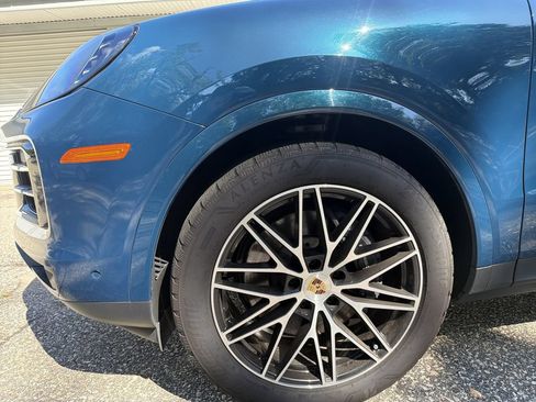 Used 2024 Porsche Cayenne Coupe AWD/4WD image 3