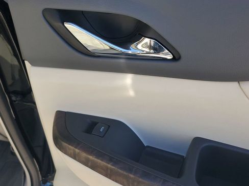 Used 2021 GMC Acadia Denali w/ Denali Technology Package image 48