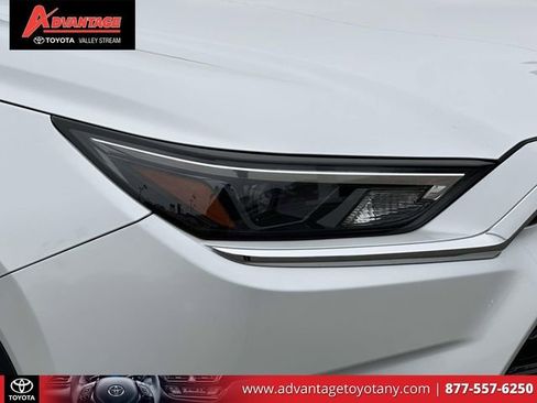Used 2024 Toyota Grand Highlander AWD image 12
