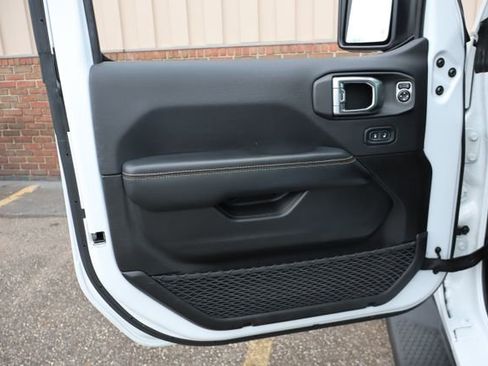Used 2024 Jeep Wrangler Unlimited Sahara w/ Technology Group AWD/4WD image 10