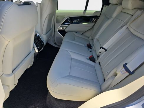 Certified 2025 Land Rover Range Rover SE AWD/4WD image 15