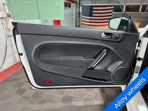 Used 2015 Volkswagen Beetle 1.8T image 8