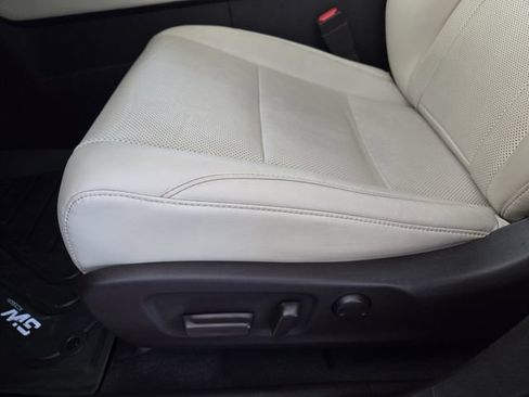 Used 2020 Lexus RX 450h AWD w/ Premium Package image 26
