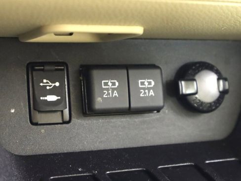 Used 2019 Toyota Highlander XLE FWD image 24