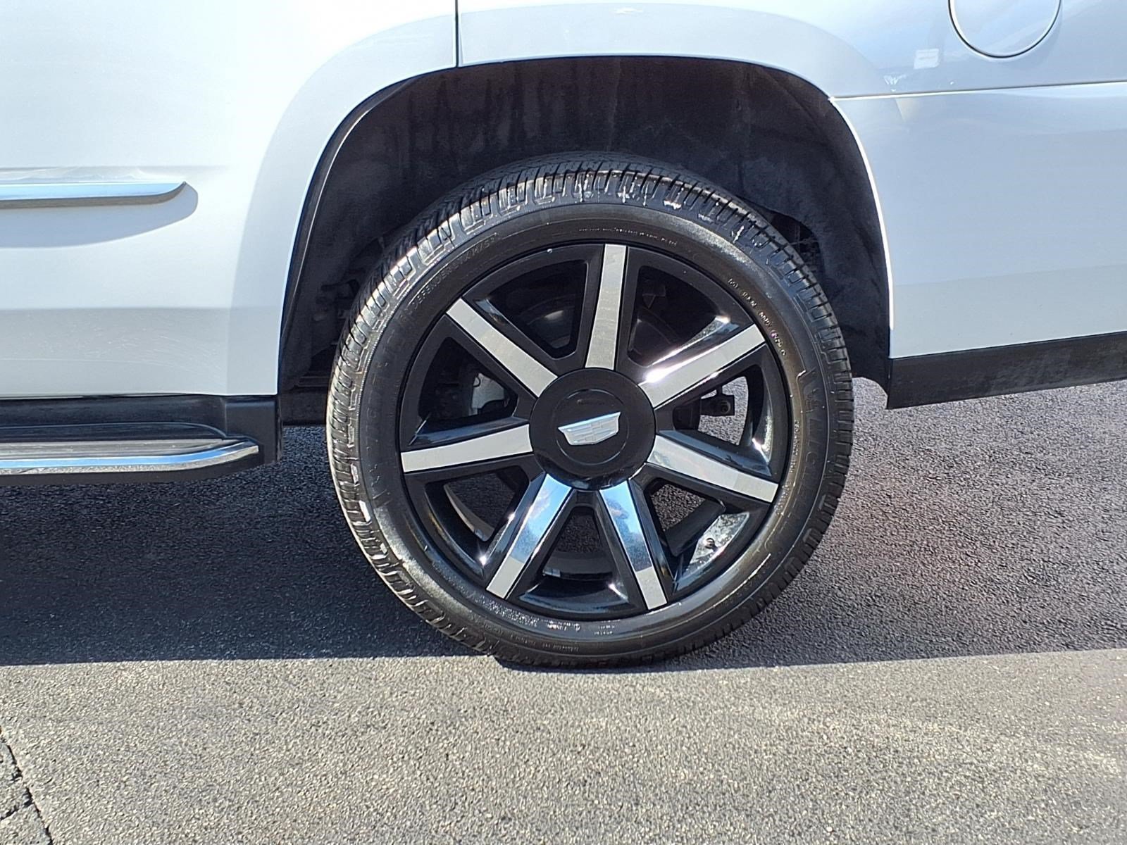 Used 2020 Cadillac Escalade Luxury RWD image 10