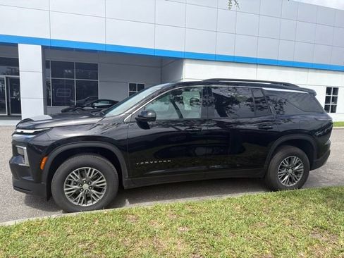 Used 2026 Chevrolet Traverse LT w/ Driver Confidence Package FWD image 3