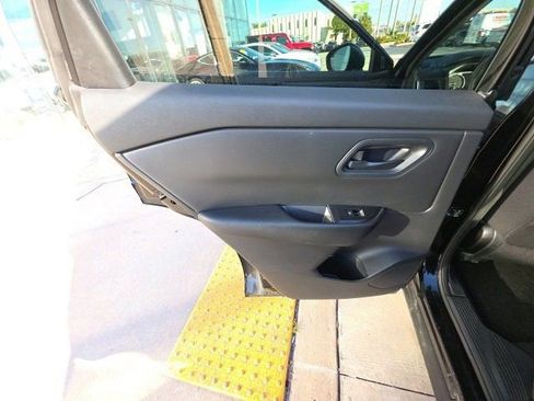 Used 2024 Nissan Rogue S image 23