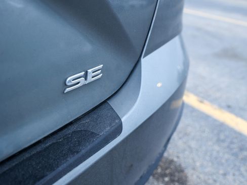 Used 2025 Toyota Camry SE FWD image 11