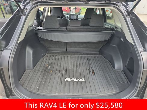 Used 2021 Toyota RAV4 LE image 18