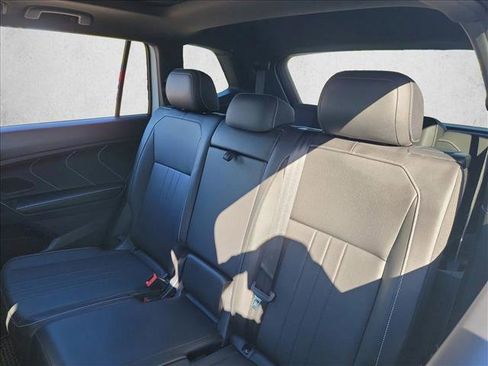 Used 2023 Volkswagen Tiguan SE R-Line image 14