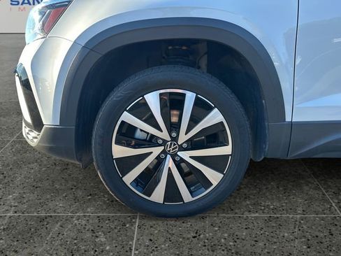 Used 2022 Volkswagen Taos SE image 14