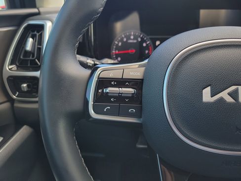 Certified 2022 Kia Sorento SX image 30