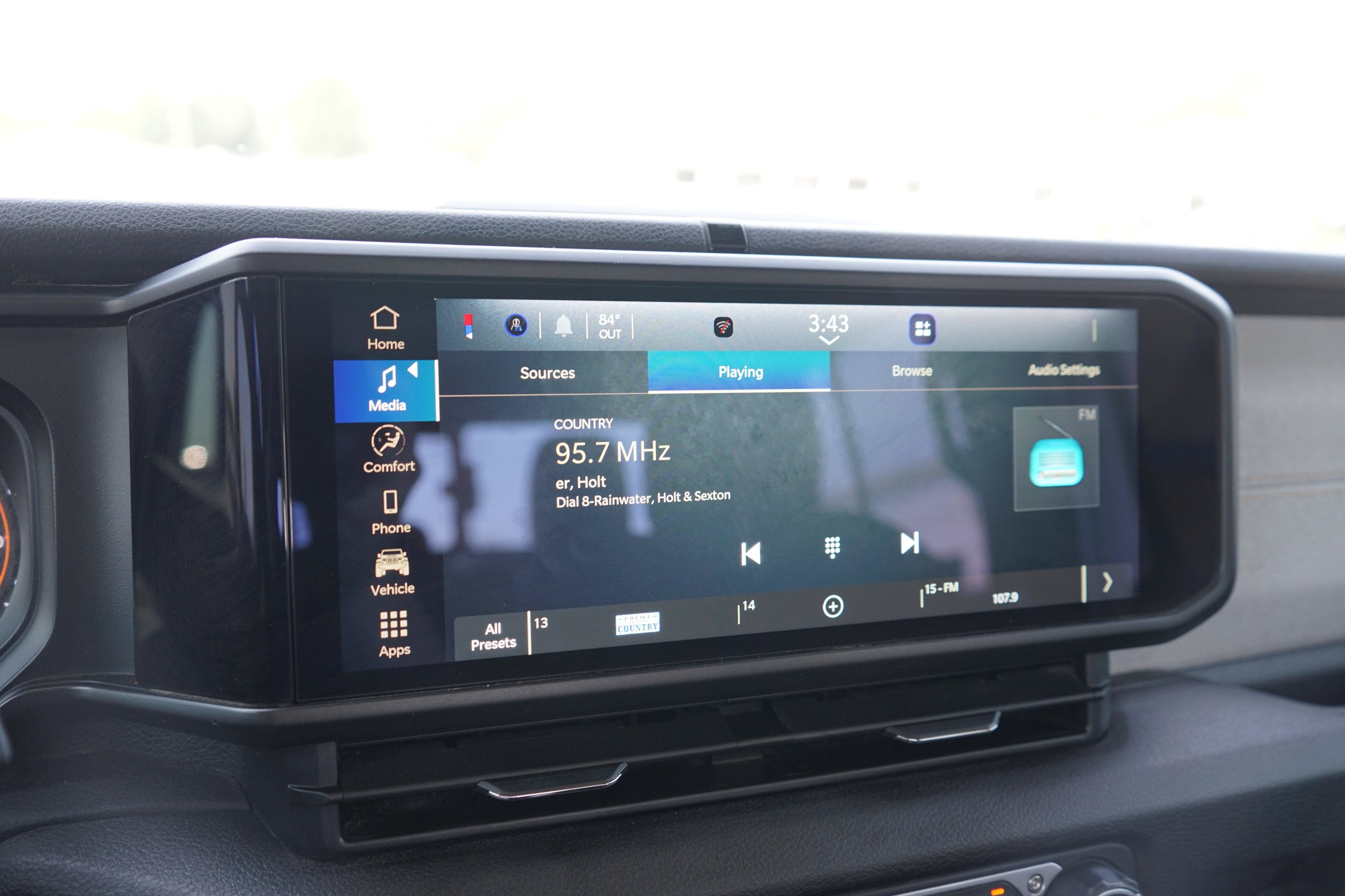 Used 2025 Jeep Gladiator Sport AWD/4WD image 14