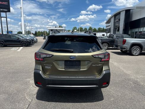 Used 2024 Subaru Outback Premium AWD/4WD image 4
