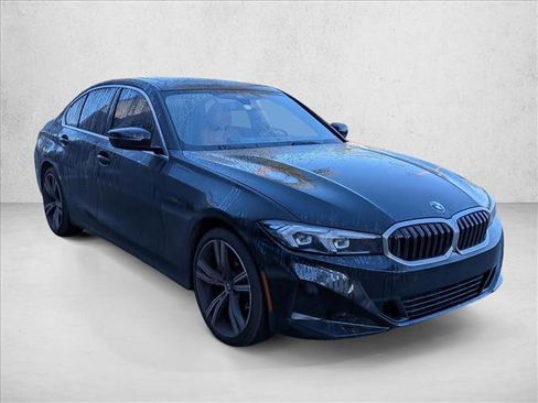 Used 2024 BMW 330i Sedan w/ Premium Package image 3
